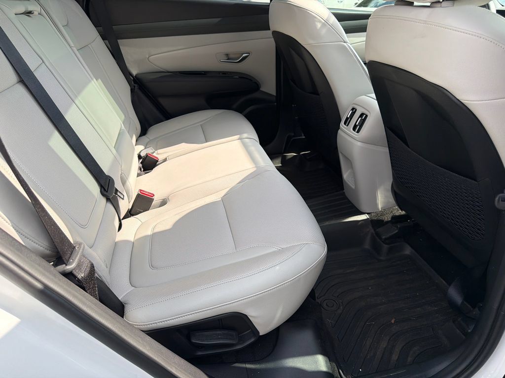 Used 2025 Hyundai Tucson Limited FWD image 18