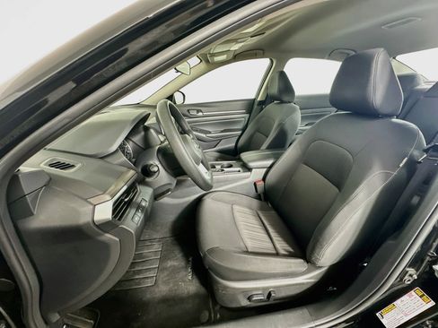 Used 2025 Nissan Altima 2.5 SV FWD image 13