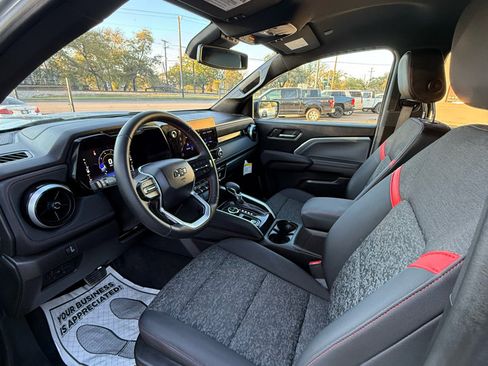 Used 2023 Chevrolet Colorado Z71 w/ Z71 Convenience Package 2 image 13