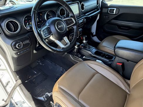Used 2022 Jeep Wrangler Unlimited Rubicon 4xe w/ Cold Weather Group AWD/4WD image 25