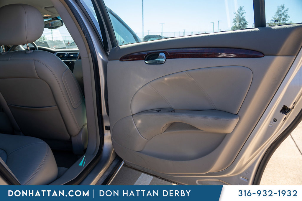 Used 2009 Buick Lucerne CXL FWD image 19