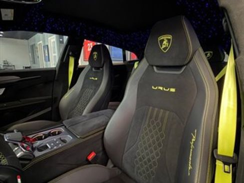 Used 2024 Lamborghini Urus Performante AWD/4WD image 14