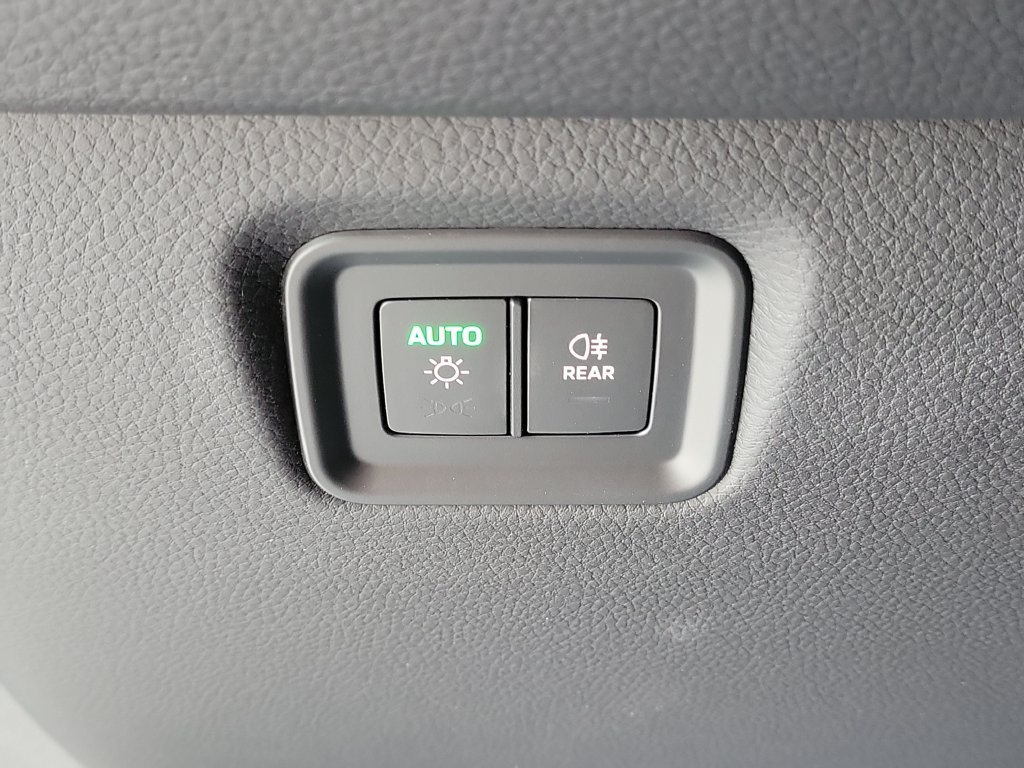 Certified 2024 Porsche Cayenne Coupe AWD/4WD image 39