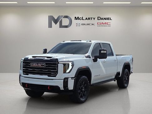 Used 2025 GMC Sierra 2500 AT4 w/ AT4 Premium Plus Package AWD/4WD image 3