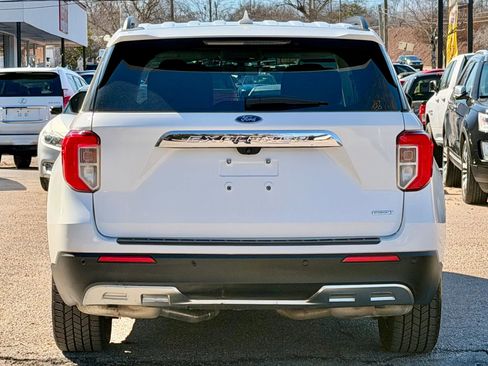 Used 2023 Ford Explorer XLT w/ Equipment Group 202A image 6