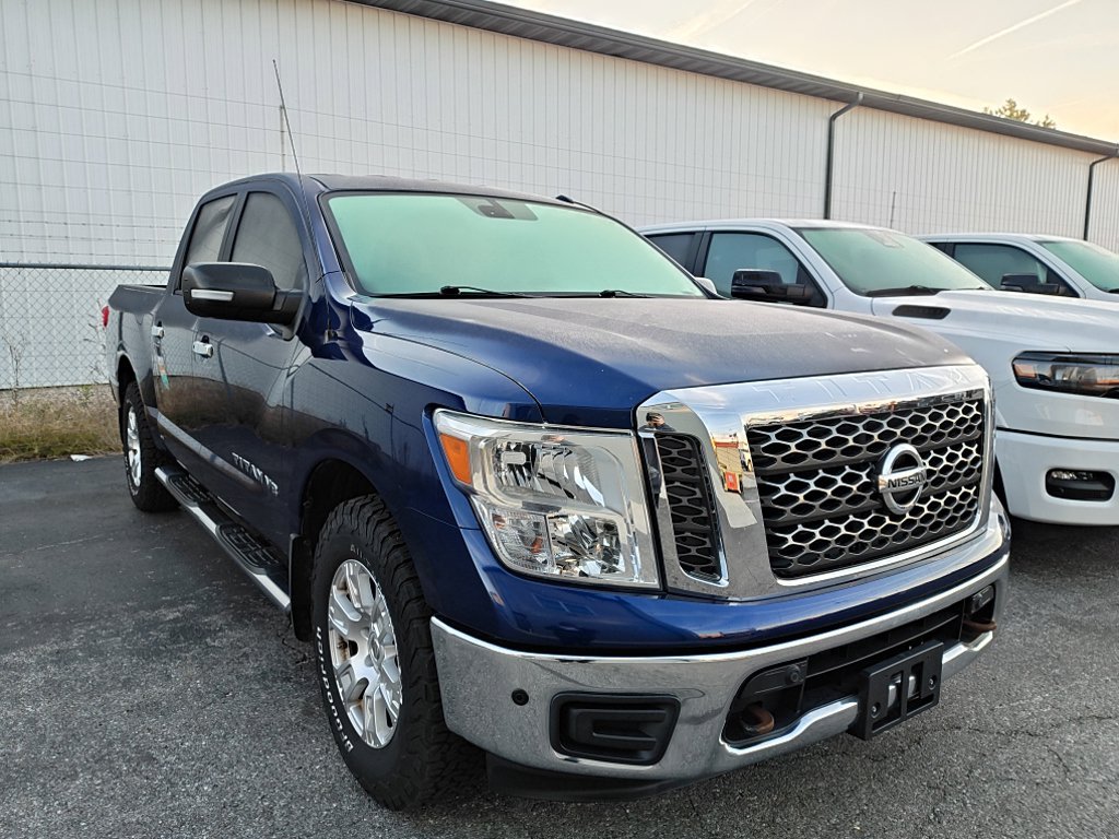 Used 2018 Nissan Titan SV w/ SV Convenience Package AWD/4WD image 13