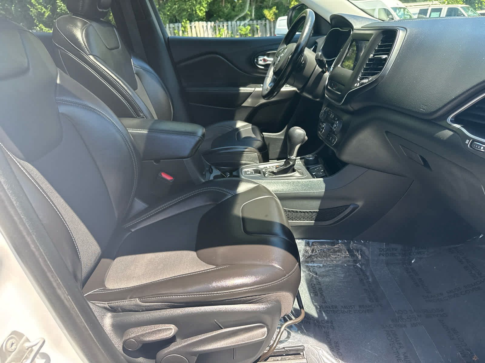 Used 2019 Jeep Cherokee Latitude Plus w/ Comfort/Convenience Group AWD/4WD image 12