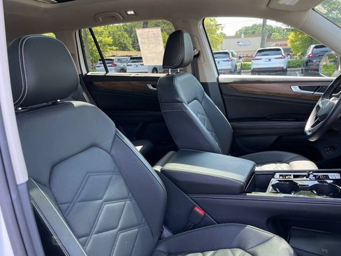 Used 2024 Volkswagen Atlas SE w/ Panoramic Sunroof Package FWD image 31