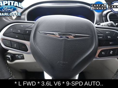 Used 2023 Chrysler Pacifica Touring-L FWD image 18