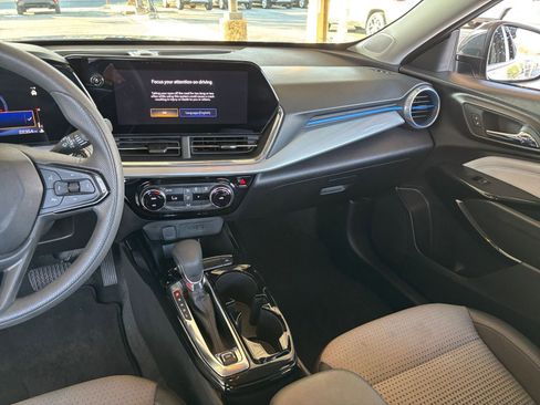 Used 2025 Chevrolet Trax LT image 29