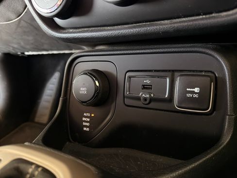 Used 2016 Jeep Renegade Limited AWD/4WD image 42