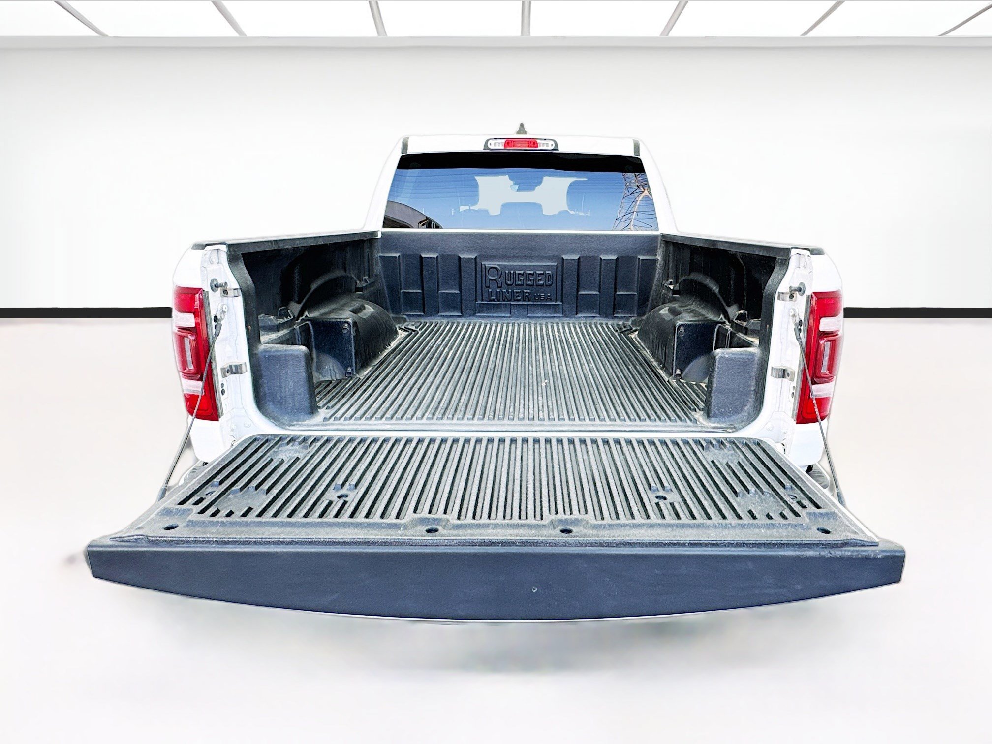 Used 2024 RAM 1500 Laramie AWD/4WD image 14