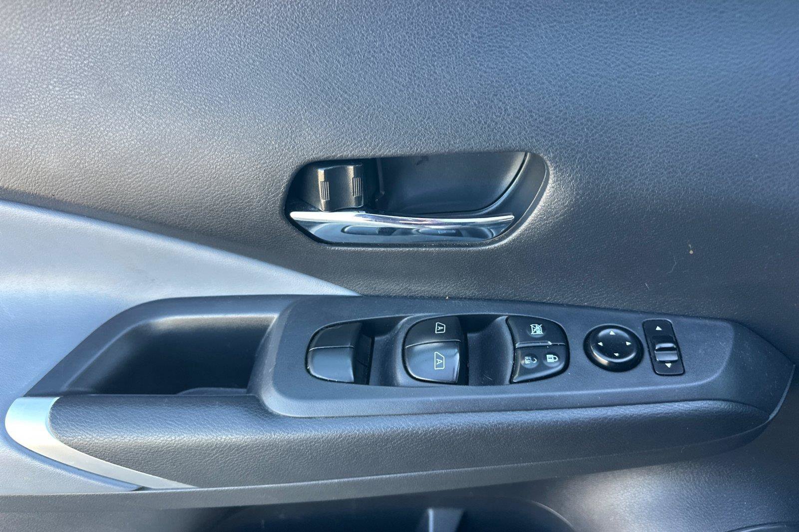 Used 2023 Nissan Kicks SR w/ SR Premium Package FWD image 10