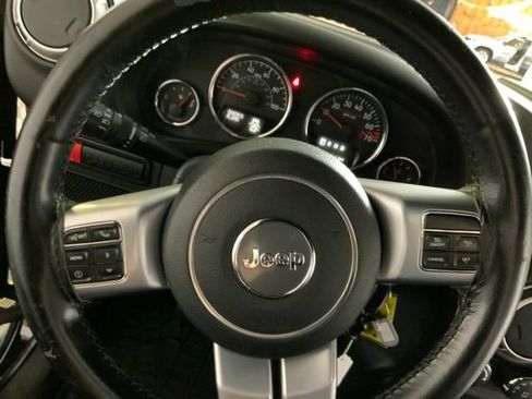 Used 2016 Jeep Wrangler Unlimited Rubicon AWD/4WD image 23