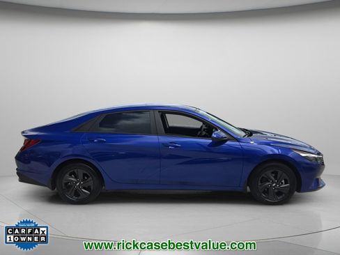 Used 2023 Hyundai Elantra SEL w/ Cargo Package FWD image 4