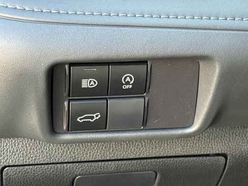 Used 2023 Toyota Highlander LE FWD image 21