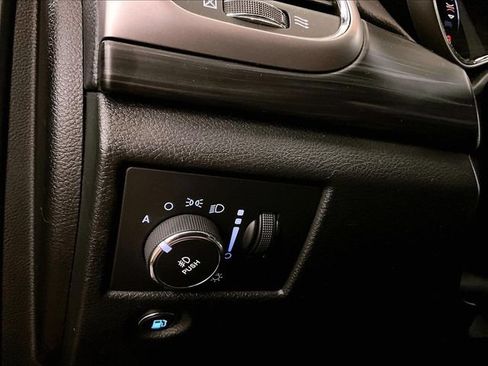 Used 2021 Jeep Grand Cherokee Laredo AWD/4WD image 31