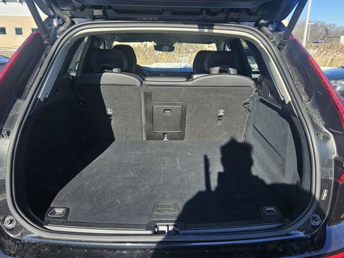 Certified 2025 Volvo XC60 B5 Core image 15
