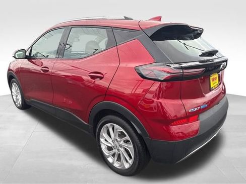 Used 2022 Chevrolet Bolt EUV LT w/ Comfort Package image 5