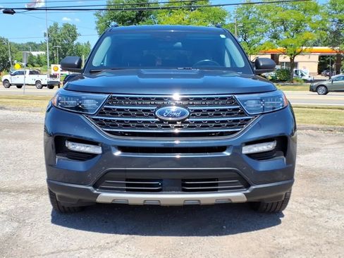 Used 2022 Ford Explorer XLT w/ Equipment Group 202A AWD/4WD image 2