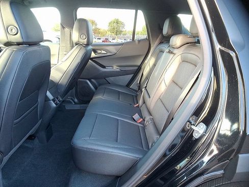 Used 2026 Chevrolet Equinox LT w/ Convenience Package II FWD image 5