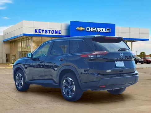 Used 2025 Nissan Rogue SV FWD image 5