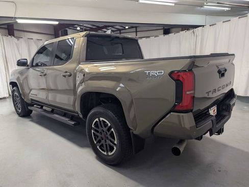 Used 2024 Toyota Tacoma TRD Sport w/ TRD Sport Upgrade Package RWD image 4
