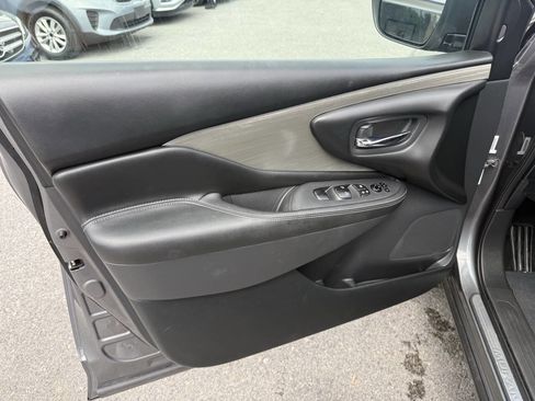Used 2018 Nissan Murano SV AWD/4WD image 10