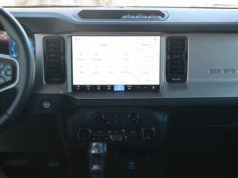 Used 2025 Ford Bronco Outer Banks AWD/4WD image 32