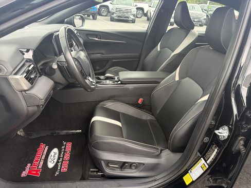 Used 2025 Toyota Camry SE FWD image 12