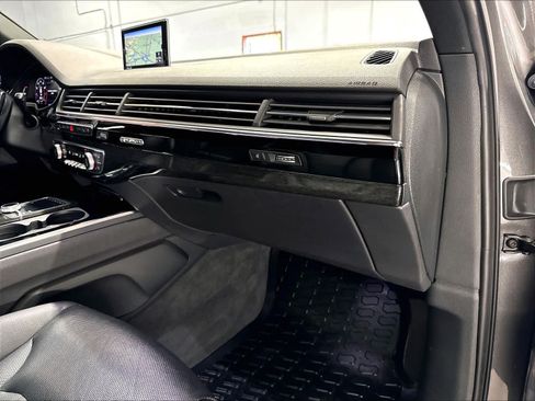 Used 2018 Audi Q7 3.0T Prestige w/ Prestige Package AWD/4WD image 17