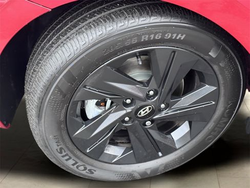 Used 2023 Hyundai Elantra SEL image 21