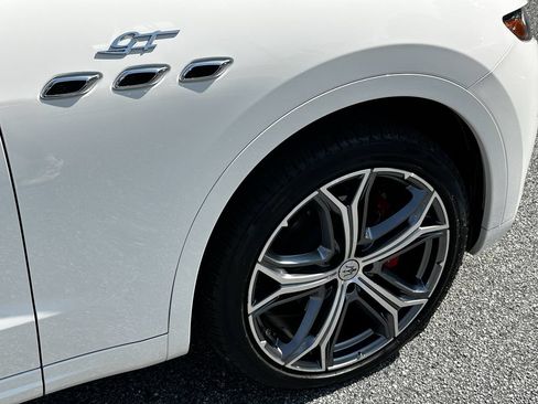 Used 2023 Maserati Levante GT AWD/4WD image 13