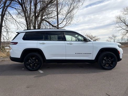 Used 2023 Jeep Grand Cherokee L Altitude image 8