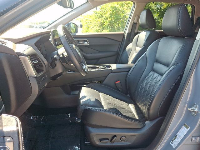 Used 2021 Nissan Rogue Platinum AWD/4WD image 13