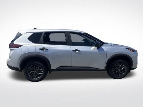 Used 2024 Nissan Rogue S FWD image 7