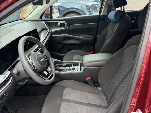 Used 2024 Kia Sorento LX FWD image 3