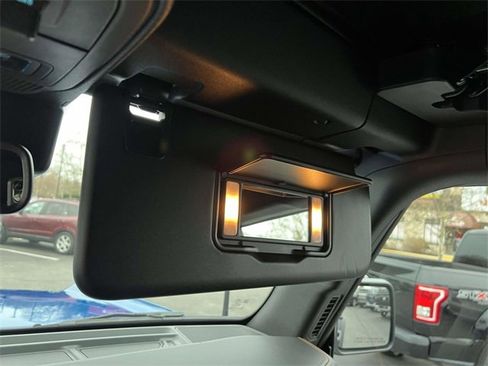 Used 2024 Ford Bronco Badlands image 37