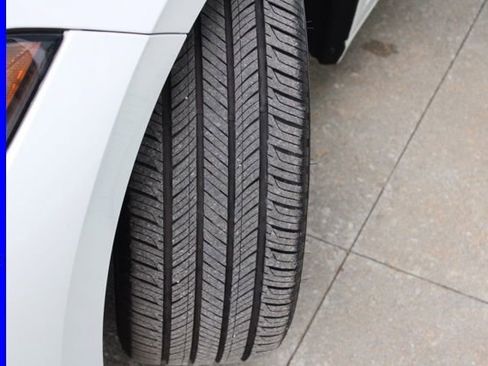 Used 2025 Volkswagen Jetta SE image 11