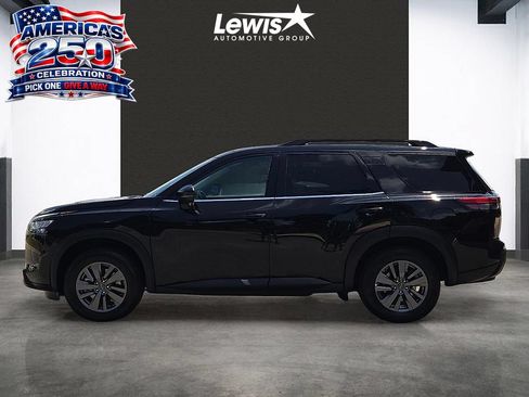 Used 2025 Nissan Pathfinder SV FWD image 2