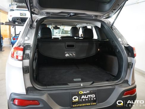 Used 2017 Jeep Cherokee Limited AWD/4WD image 26