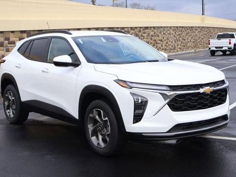 New 2026 Chevrolet Trax LT w/ Driver Confidence Package image 10