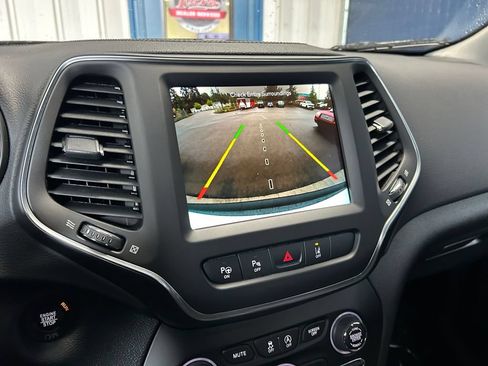 Used 2023 Jeep Cherokee Altitude Lux AWD/4WD image 18