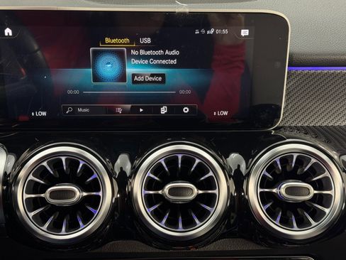 Used 2021 Mercedes-Benz GLB 250 image 25