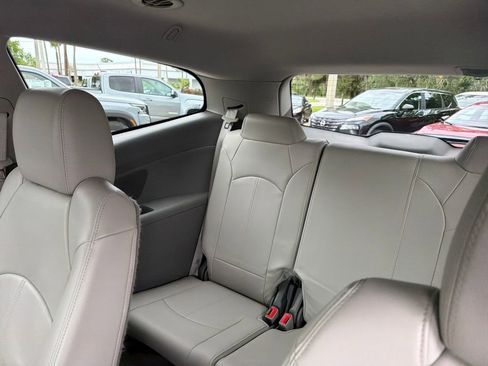 Used 2015 Chevrolet Traverse LT image 31