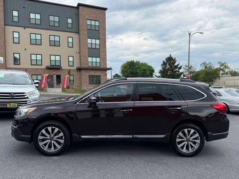 Used 2017 Subaru Outback 2.5i Touring AWD/4WD image 4