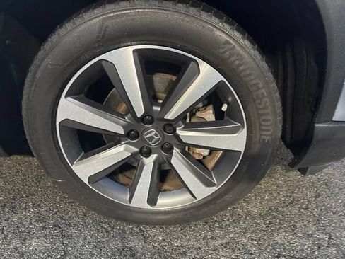 Used 2023 Honda Pilot Touring image 7