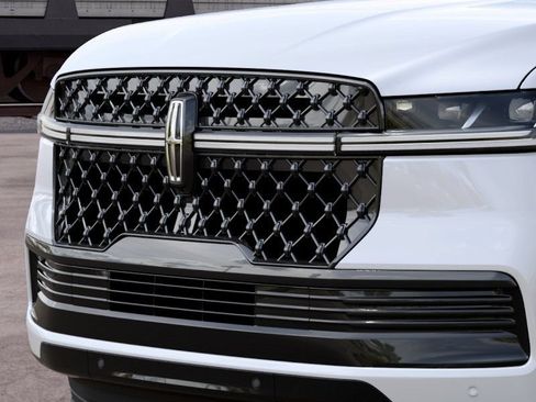New 2027 Lincoln Navigator Reserve AWD/4WD image 16