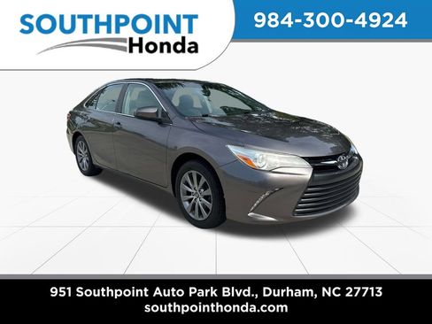 Used 2017 Toyota Camry XLE w/ Moonroof Package FWD image 1