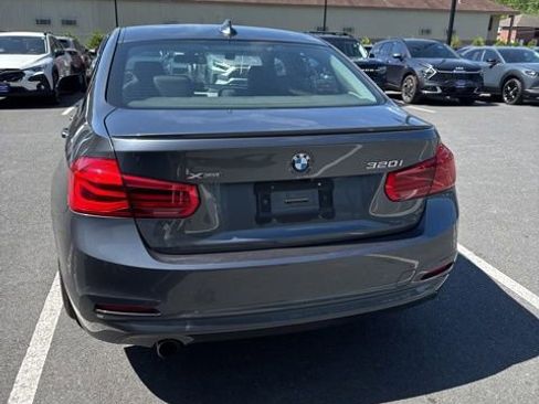 Used 2018 BMW 320i xDrive Sedan AWD/4WD image 6